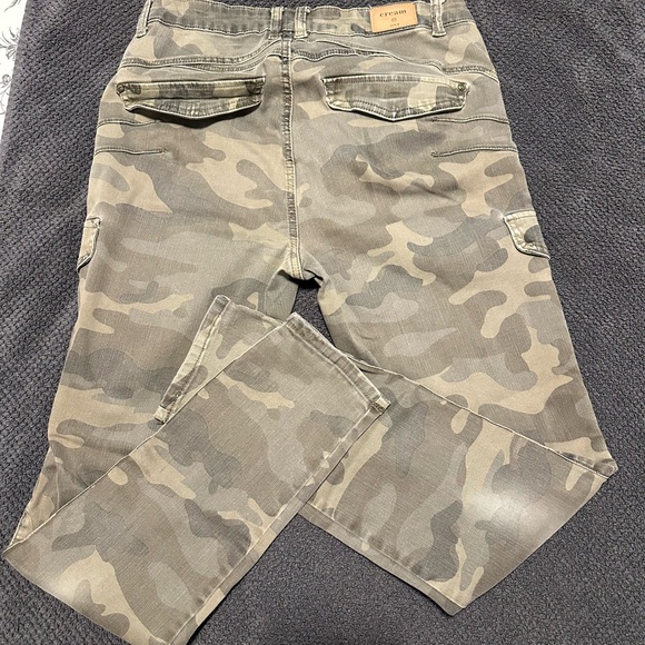 Cream Brand Camo Cargo Jeans - Picture 2 of 2